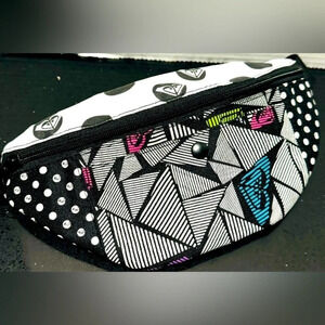 Roxy retro 90s geometric print black fanny pack belt bag travel pocket shoulder